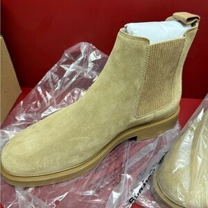 Vince Men's Erik Suede Chelsea Boot New Camel Size 8.5 And 9.5
